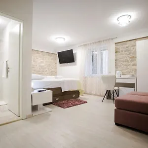 lions-luxury-rooms.splithotels.org/